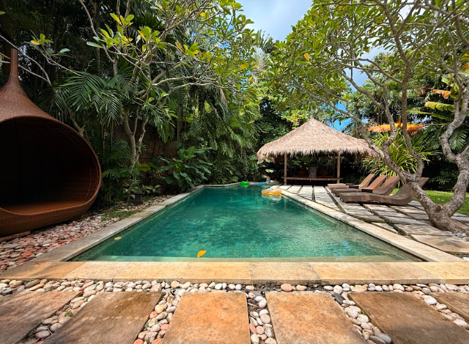 Garden-and-pool-Google-Drive-25